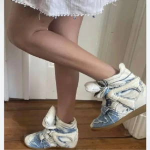 Isabel marant skor - Så snygga denim limited edition kilklackar