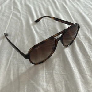Ray ban solglasögon - Kan sänka pris vid tänk av köp.