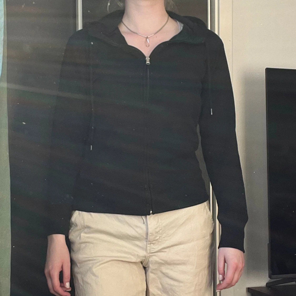 Svart tjocktröja med dragkedja