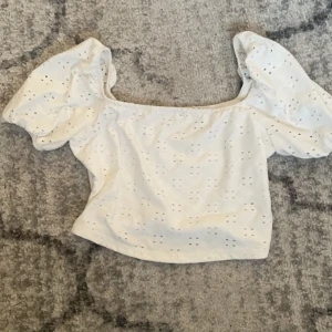 Vit blus  - En vit blus som knappt har använts i stl s❤️
