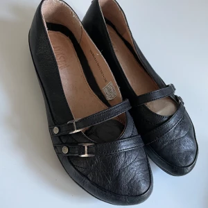 Ballerinaskor - Ballerinaskor i oanvänt skick från Dasia, köpta på Scorette.