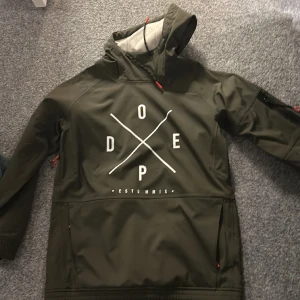 Dope skid jacka  - Säljer min snygga dope skid jacka som köptes innan Corona och nu tyvärr blivit för liten. Den är i nyskick och aldrig använd i backe!