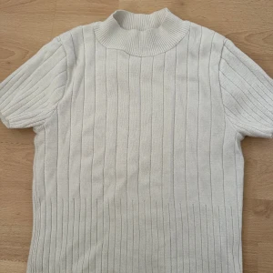 Fin t- shirt  - Nyskick aldrig använt  