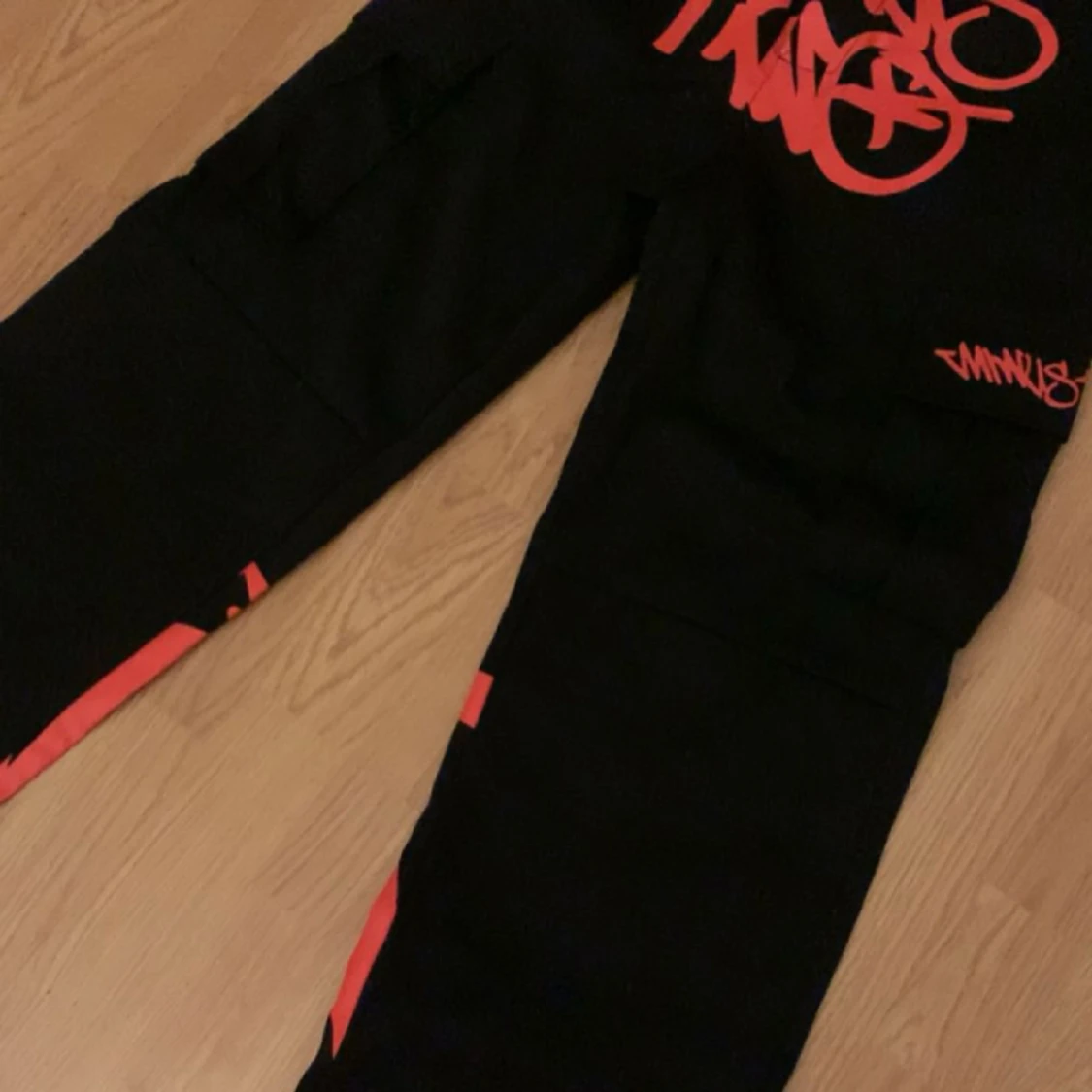 Minus two convertible black graff cargo  - 90