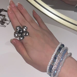 armband - säljer alla, 15 kr styck