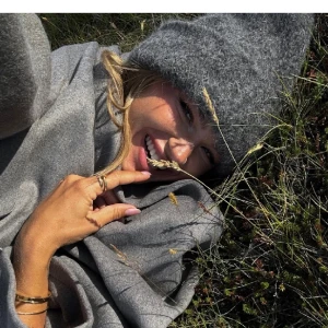 Mössa i allpacablandning - Säljer denna såså fina grå mössa i alpaccablandning<3 