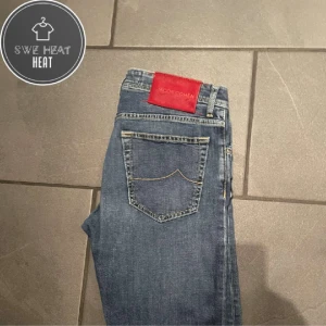 Jacob Cohen jeans  - Tja, säljer nu dessa feta cohens i storlek 34 men passar 33! Skick 9/10, inga defekter! Hör av dig vid frågor eller funderingar!