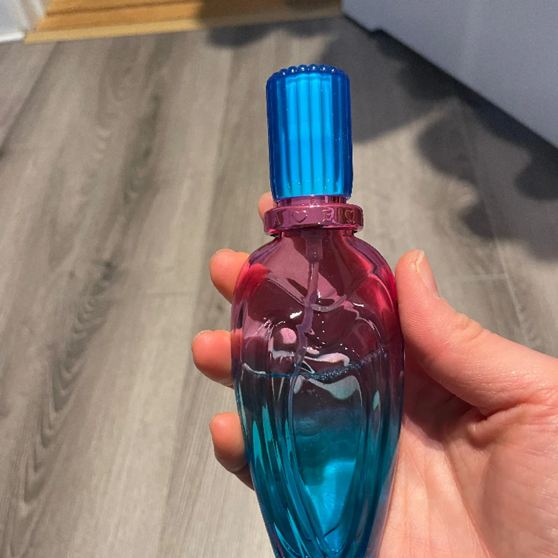 Escada pacific paradise parfym  - 91