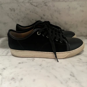 Lanvin  - Man får med box och allt.  Storlek 8 Först till kvar