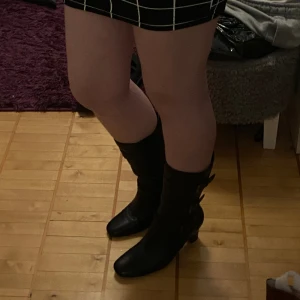 Ecco högklackade skor - Ecco högklackade skor i storlek 38. I bra skick använd fåtal gånger 