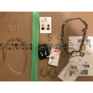 Smycken - Örhängen och halsband. Alla för 30 kr