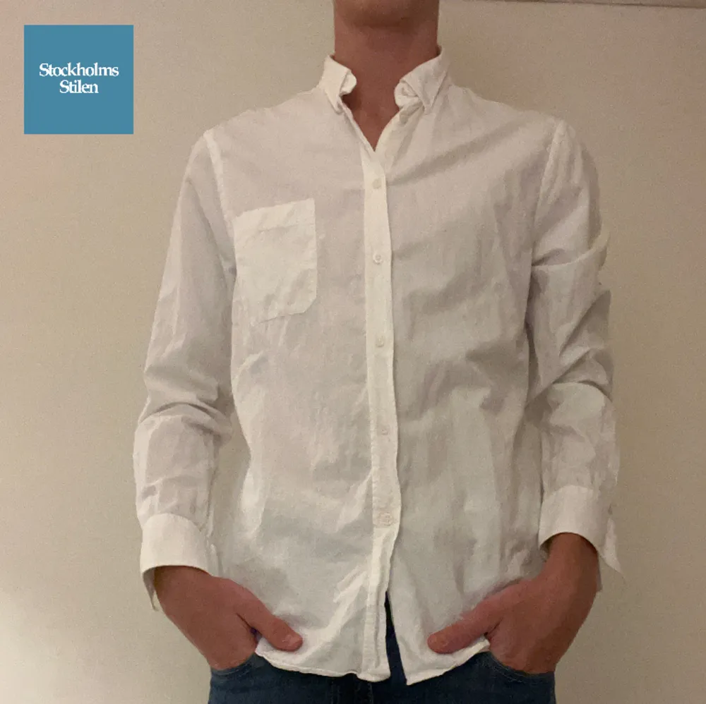 Filippa K Skjorta • Väldigt bra skick på skjortan, passar perfekt att ha en t-shirt under eller ingen alls! Storlek L. Skjortor.