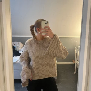 Stickad tröja - Fin stickad tröja från gina, finns även i ljusgrått vid intresse!!❤️‍🔥❤️‍🔥