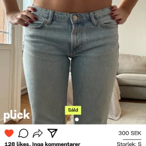 Jeans  - Jätte söta jeans som tyvärr inte passade mig som jag ville skriv för mått elr om du har några frågor🩷