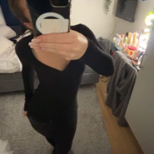 Topp  - jätte fin tröja som Tyvär inte kommer till användning💞den är i strl Xs , hör av er för frågor🥰