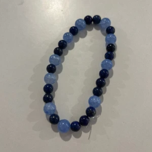 DIF-Armband - Snyggt och stilrent Äkta stenpärlor av hög kvalitet  25% av vinsten går direkt till djurgårdens supportergrupp
