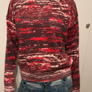 Isabel Marant Sweatshirt  - Säljer min Isabel Marant sweatshirt då den inte kommer till användning! Det är i storlek 38 men sitter mer som en 36!💞Pris kan diskuteras 