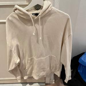 Väldigt fräsch hoodie som knappt är använd Inga fläckar eller konstigheter