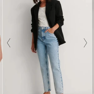 Jeans  - Säljer helt oanvända jeans från nakd 