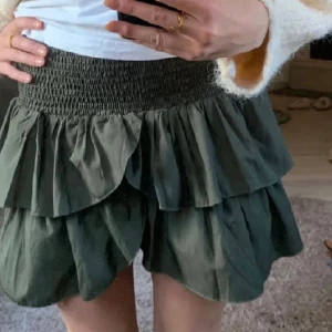 Neo noir kjol - Knappt använd.