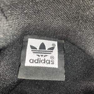 Fräsch Adidas jacka svart och vit 