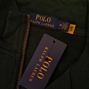 Ralph Lauren quarter zip  - Storlek:M  Ej använd, Skriv om ni har frågor.