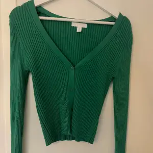 Super fin grön tröja som är i nytt skick! 