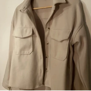 Vår jacka - Använd 1-3 gånger Max vill jag säga, tycker inte den passar mig i smaken