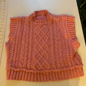 Virkad väst  - Söt virkad rosa väst💗 