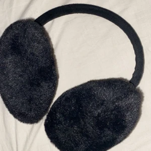 Öronmuffar - Svarta sköna öronmuffar från shein
