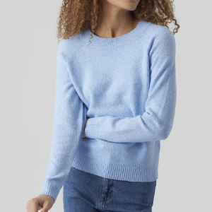 Stickad tröja  - En jätte fin tjäna från vero Moda i bra skick💗