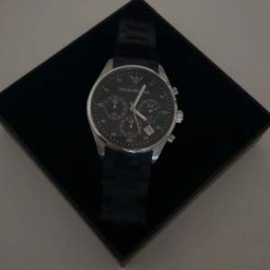 Hej! Säljer nu denna Armani klocka, inga defekter på klockan, snabb enkel affär. Vid snabbare affär kan priset gå ner!