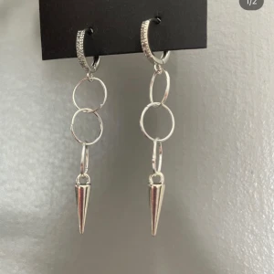 Fina örhängen  - Finns i guld och silver kan göra flera💗