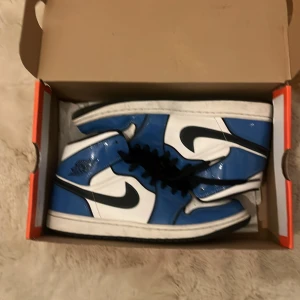 Jordan 1 mid - Knappt anvönda