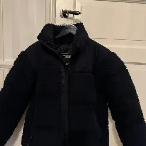 Nuptse jacket, the north face, Sherpa modell Mörkblå, Unisex storlek XS Fint skick