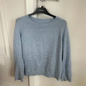 Tjocktröja - Fin stickad tröja från only, bara använd fåtal ggr och är i fint skick, skriv privat för fler bilder💕☺️