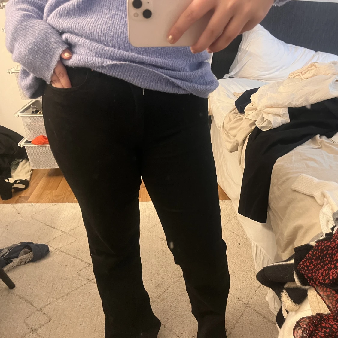 Svarta jeans m slits 