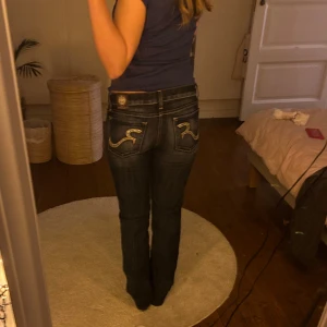 Rock And Republic jeans ‼️ Low waist  - Rock and republic jeans köpta på Plick.  Inga defekter förutom superlite slitning i ändarna. Bortsett från det är de nyskick. Inte jätte mycket bootcut men inte heller skinny. Låg midja. Mörkblå färg💗Är 164cm