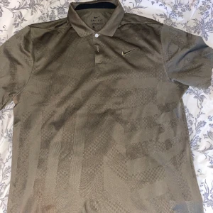 Golf piké Nike!  - Jätteskön golf piké  Knappt använd Storlek M