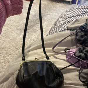 Väskor  - Andvänder inte dessa väskor längre de är i bra skick och är använda sa 2-4 gånger !!💙💕❤️