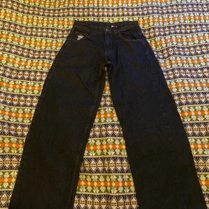 y2k jeans svart - oanvända