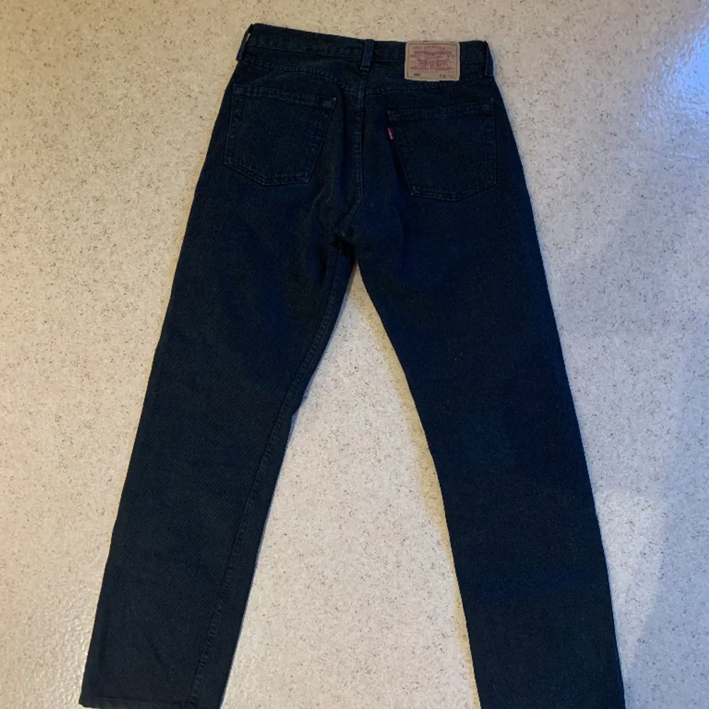 Vintage Levi’s i svart färg och fint skick.  Retro, jeans. Jeans & Byxor.