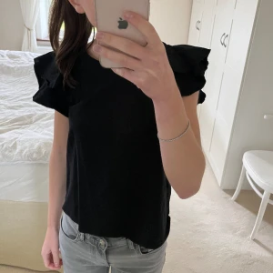 Volang topp - Fin volang topp från newyorker  Använd fåtal gånger men är i bra skick  Perfekt till alla tillfällen 