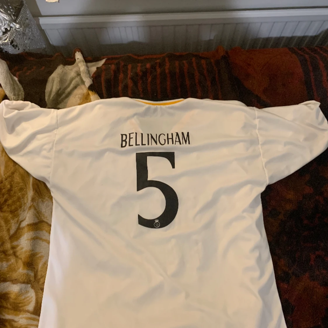 Real Madrid tröja står Bellingham bak - 91