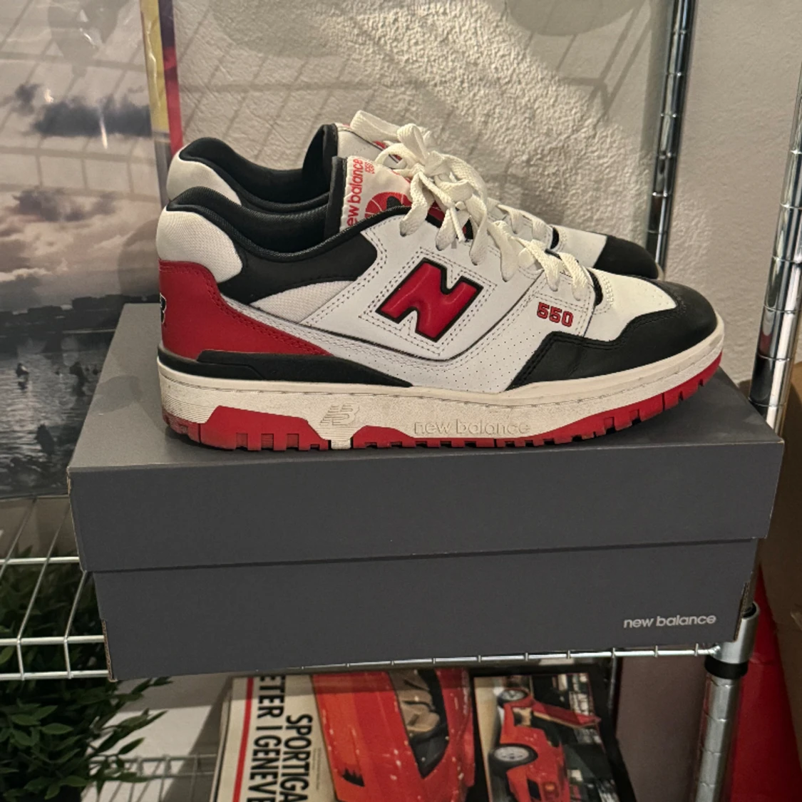 New balance 550 i röd vit och svart