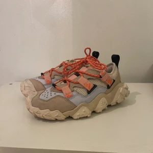 ADIDAS SNEAKERS - Chunky sneakers från adidas. Använda ett par gånger men i superfint skick! Storlek 37,5. 