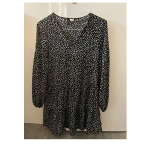 Klänning - Jätte söt klänning från h&m i väldigt bra skick!