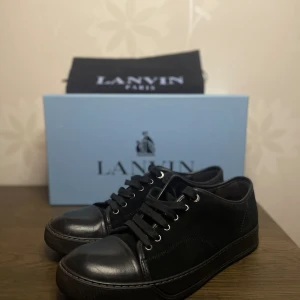 Lanvin Captoe - Säljer nu mina lanvins | Köptes i höstas men nu för små! | UK 8 / 42 | Skick 9/10 nästan helt nya | Allt OG såsom box dustbags osv ingår | Skickas spårbart med postnord | Nypris 4500:-, mitt pris 1799:- |