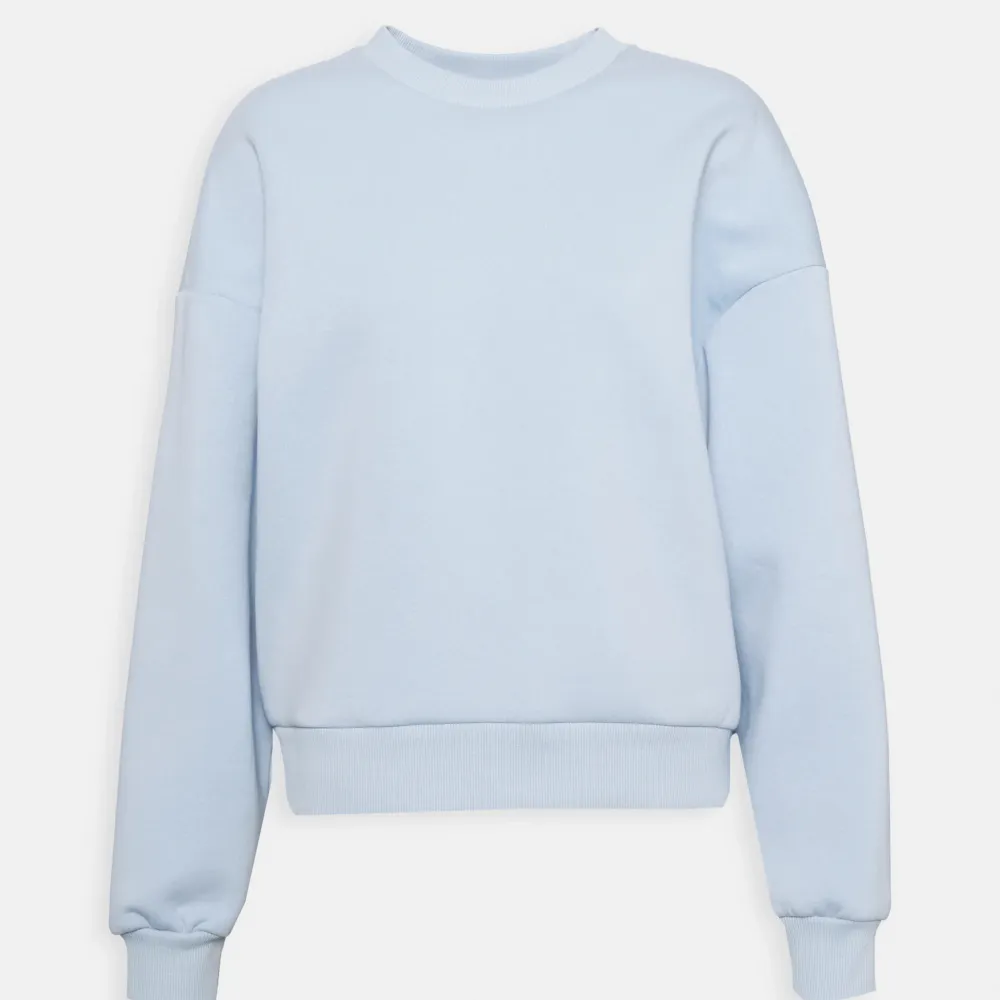 Säljer denna ljusblåa sweatshirt från Gina tricot! Storlek Xs. Tröjor & Koftor.