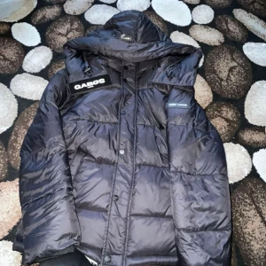 Jacka helt ny - Helt ny med prislappen på inte använt eftersom den är för liten